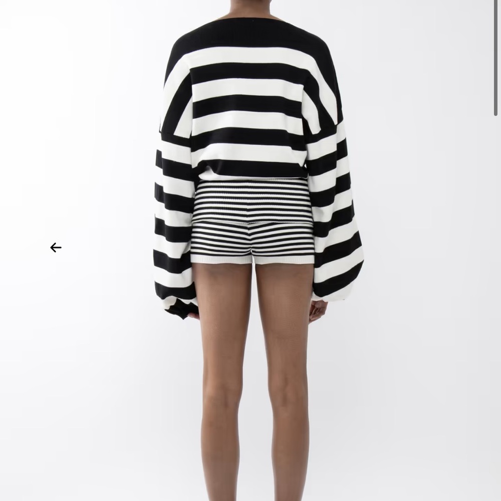 Arakii Women’s Balloon Sleeve Striped Rib Sweater Size Small Black and White